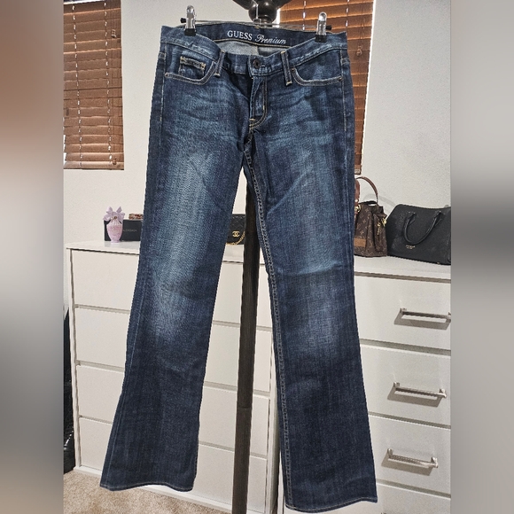 Guess Jeans - Picture 2 of 10